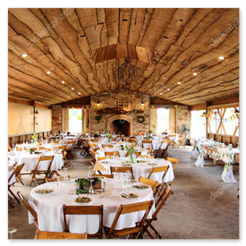 Festlich dekorierte Tische in der Spargelscheune