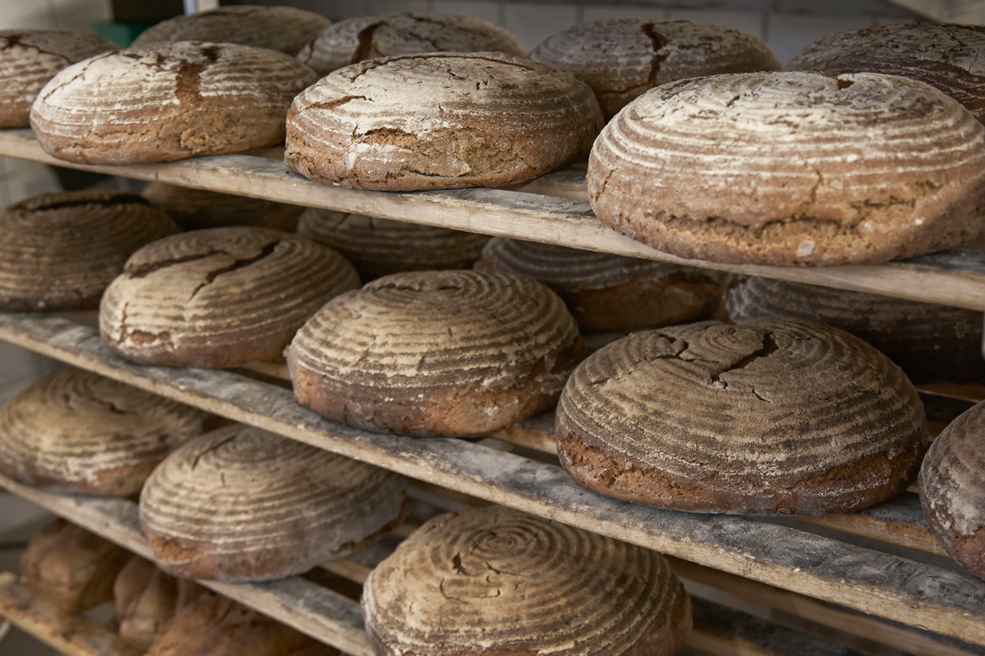 Brot und Kuchen aus dem Holzbackofen